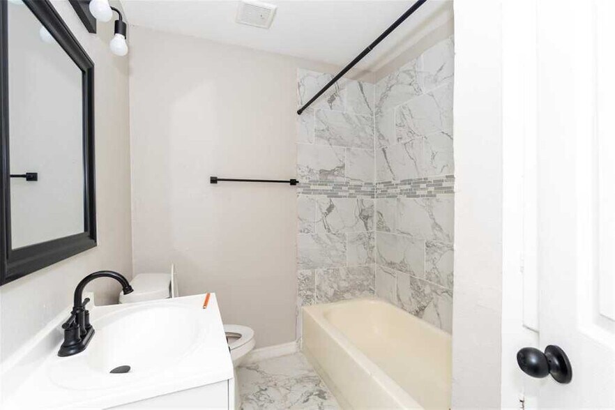 More Photos Of 5022 Mallow St, Houston Apartments For Sale