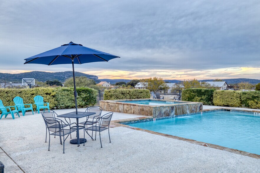 More Photos Of 16 Mountain Laurel Ln, Concan Hospitality For Sale