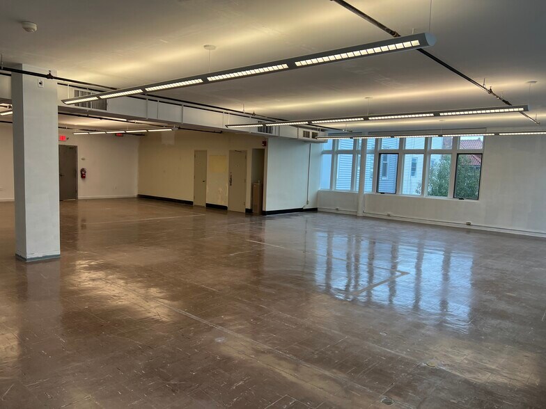 More Photos Of 2000 West St, Union City Office Residential For Lease