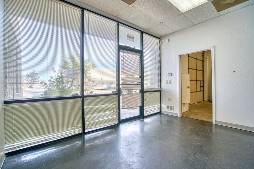 More Photos Of 555 Burbank St, Broomfield Flex For Lease