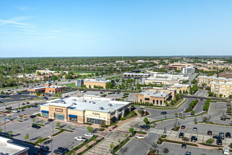More Photos Of 6401 W 135th St, Overland Park Freestanding For Lease