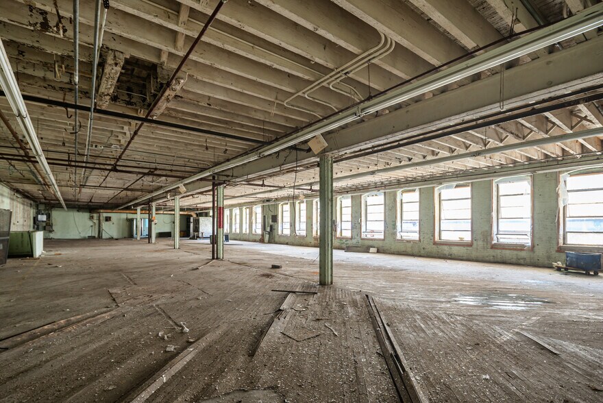 More Photos Of 3100-3104 N 17th St, Philadelphia Industrial For Sale