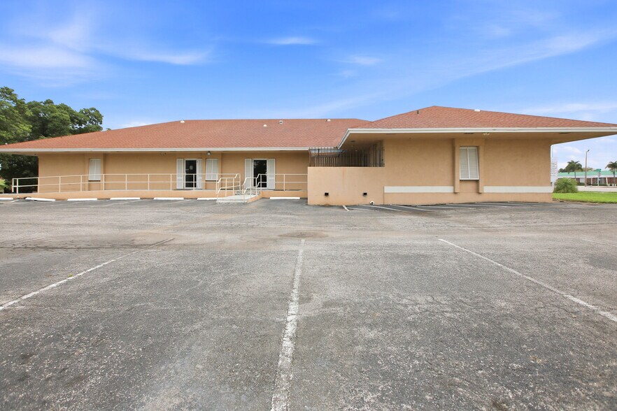 Primary Photo Of 1100 S Main St, Belle Glade Office Residential For Sale