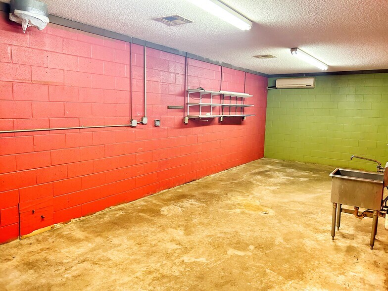 More Photos Of 27918 Highway 6, Sardis Restaurant For Lease