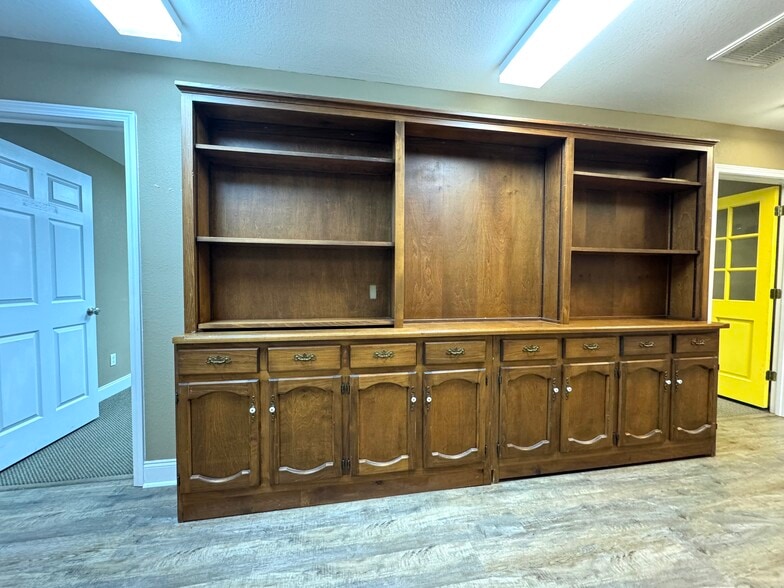 More Photos Of 144 Commerce Pky, Cornelia Flex For Sale