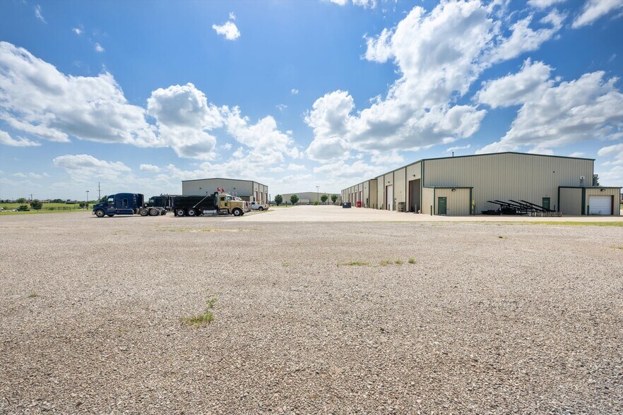More Photos Of 13020 S Sunnylane Rd, Moore Industrial For Lease