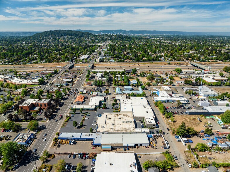 More Photos Of 9952 SE Oak St, Portland Warehouse For Lease