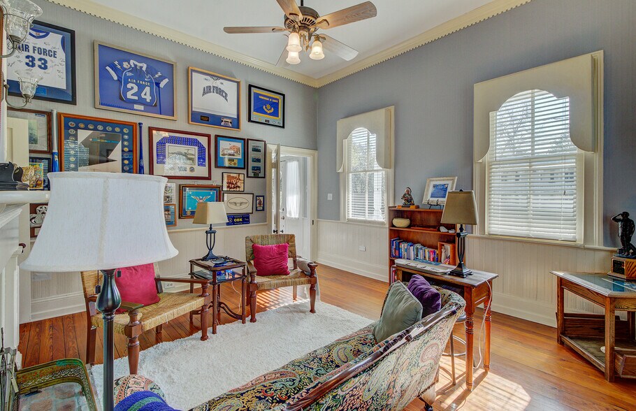 More Photos Of 112 S Magnolia St, Summerville Office Residential For Lease