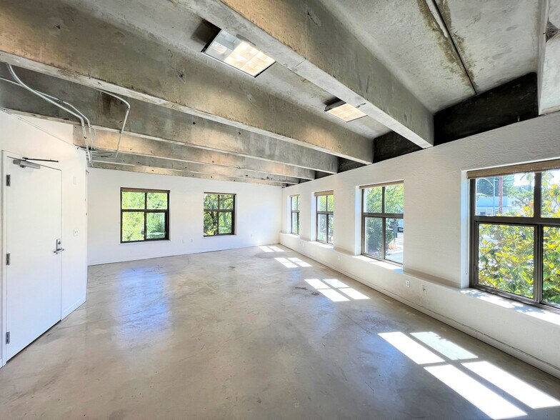 More Photos Of 251-251 Sir Francis Drake Blvd, San Anselmo General Retail For Sale