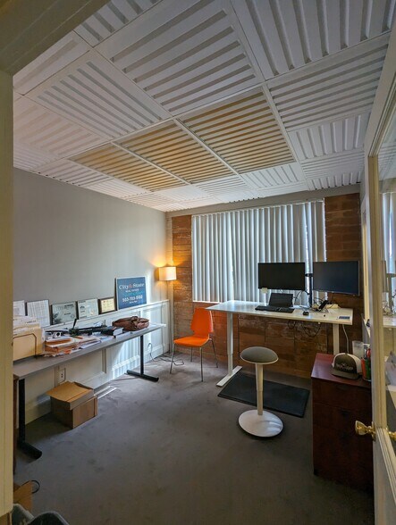 More Photos Of 33-35 NE Weidler St, Portland Office For Sale