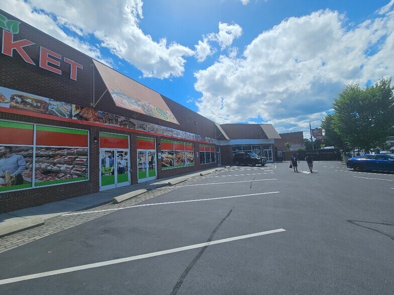 More Photos Of 937 State St, Bridgeport Storefront For Sale