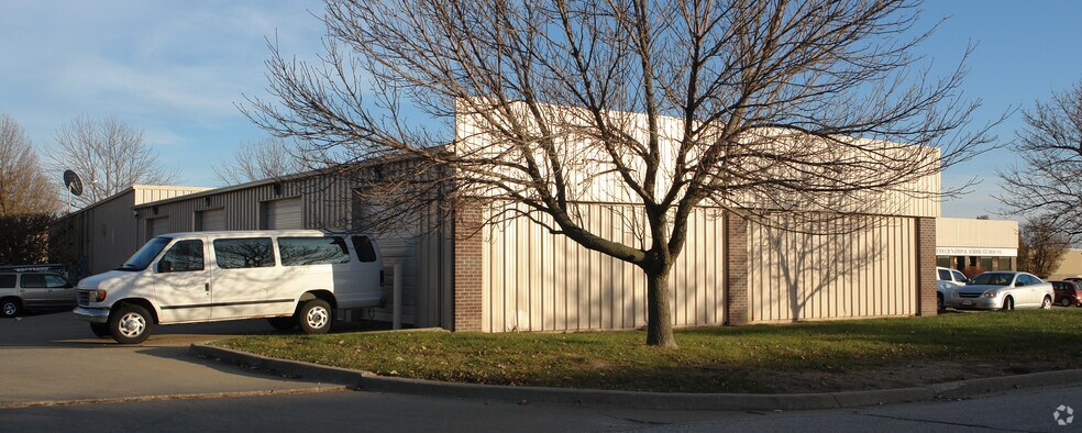 More Photos Of 10659-10683 Widmer Rd, Lenexa Light Manufacturing For Lease