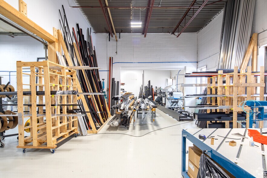 More Photos Of 7720 Kimbel St, Mississauga Warehouse For Lease