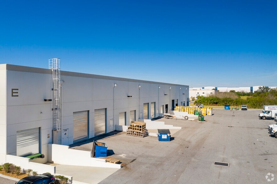 More Photos Of 4570-4582 Eagle Falls Pl, Tampa Warehouse For Lease
