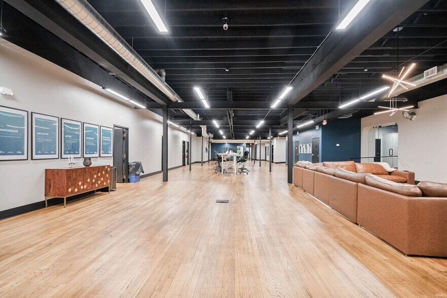 More Photos Of 210 W Walnut St, Kokomo Office For Sale