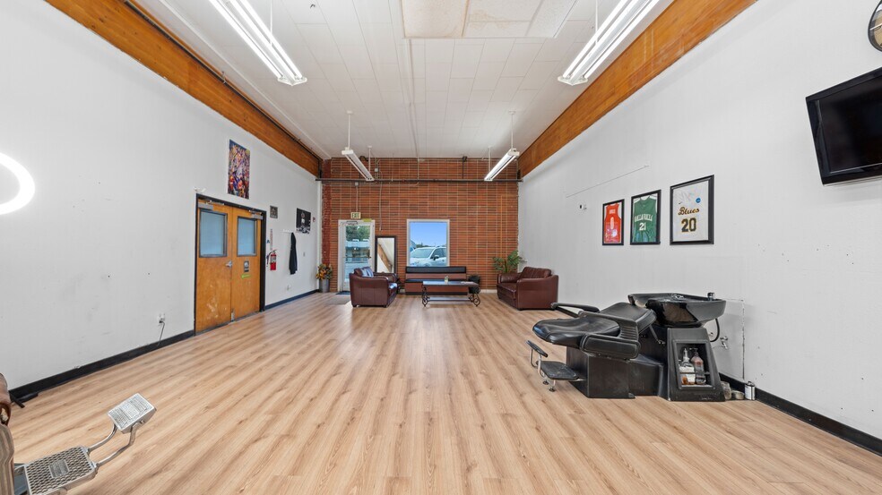 More Photos Of 905 S 2nd Ave, Walla Walla General Retail For Sale