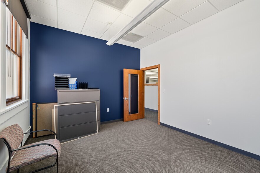 More Photos Of 40 W 4th St, Mansfield Storefront Retail Office For Lease