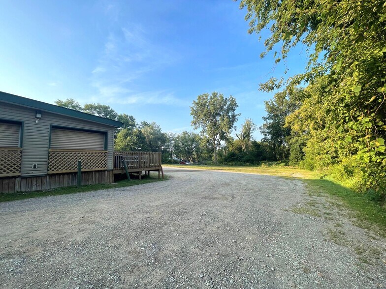 More Photos Of 2521 Waynesburg Dr SE, Canton General Retail For Sale