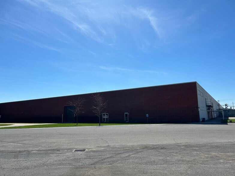 More Photos Of 1915 Snapps Ferry Rd, Greeneville Warehouse For Lease