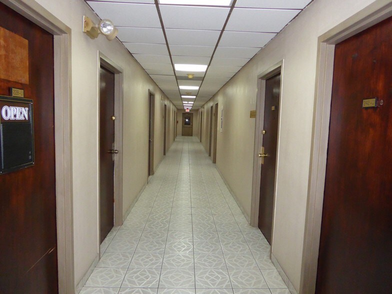 More Photos Of 3700-3750 W 16th Ave, Hialeah Office For Sale