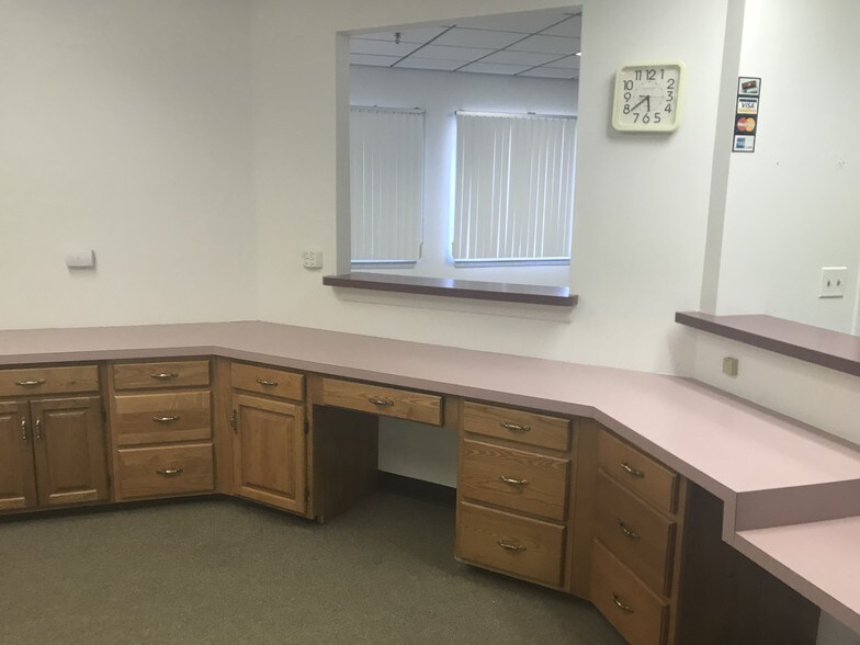 More Photos Of 1240-1290 Bamburg Ct, Hanover Park Medical For Lease
