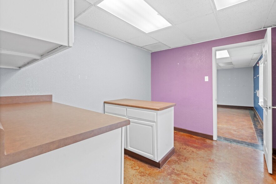 More Photos Of 5620 Rowlett Rd, Rowlett General Retail For Sale