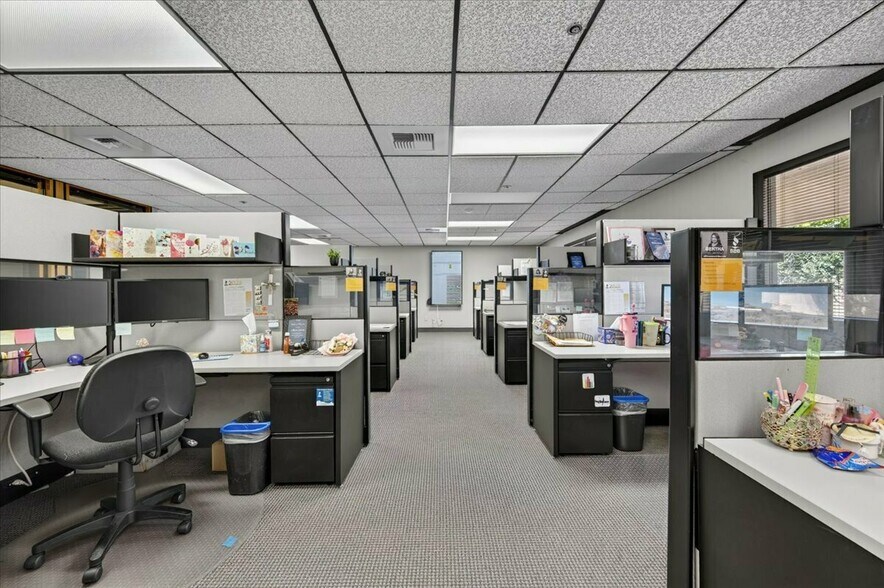 More Photos Of 2600 W Shaw Ln, Fresno Office For Sale