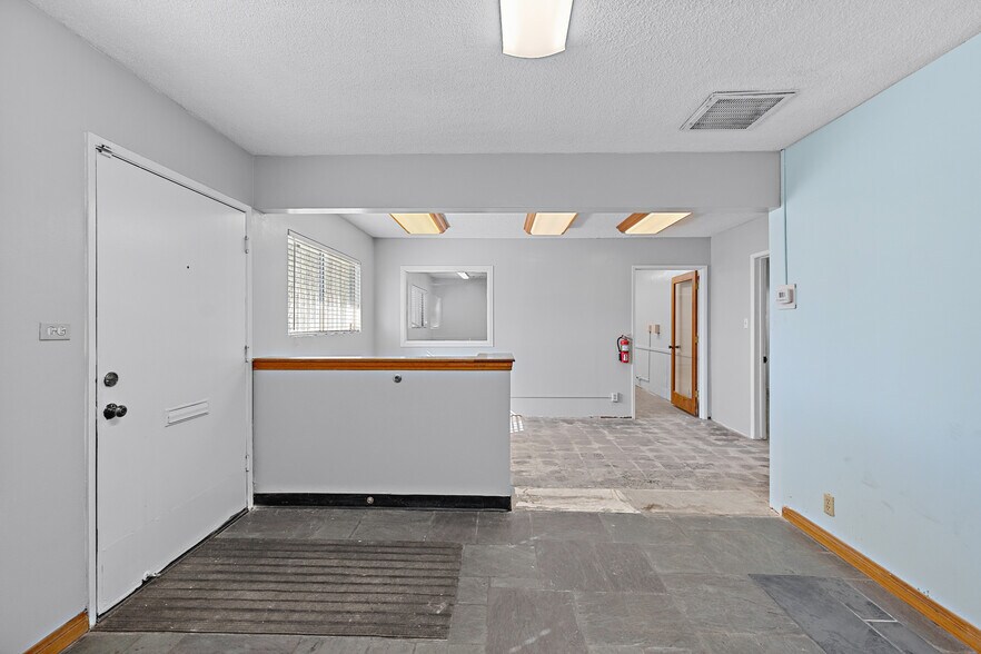 More Photos Of 5146 Maine Ave, Baldwin Park Flex For Lease