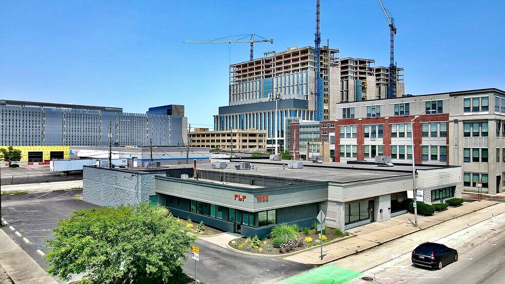 More Photos Of 1340 N Illinois St, Indianapolis Showroom For Lease