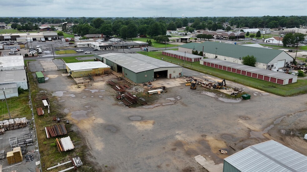 More Photos Of 2015 S Main St, Stuttgart Warehouse For Sale