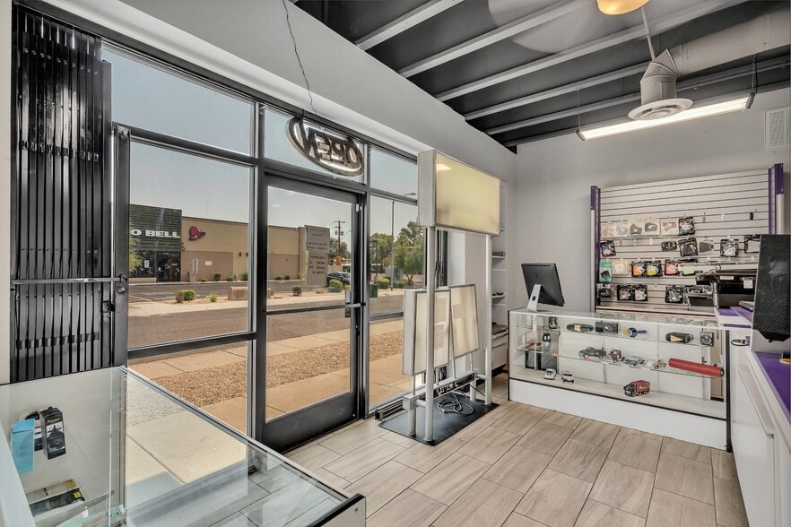 More Photos Of 3051 E Thomas Rd, Phoenix Freestanding For Lease