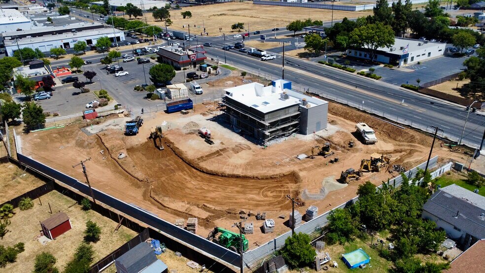 More Photos Of 7945 Elder Creek rd, Sacramento Freestanding For Lease