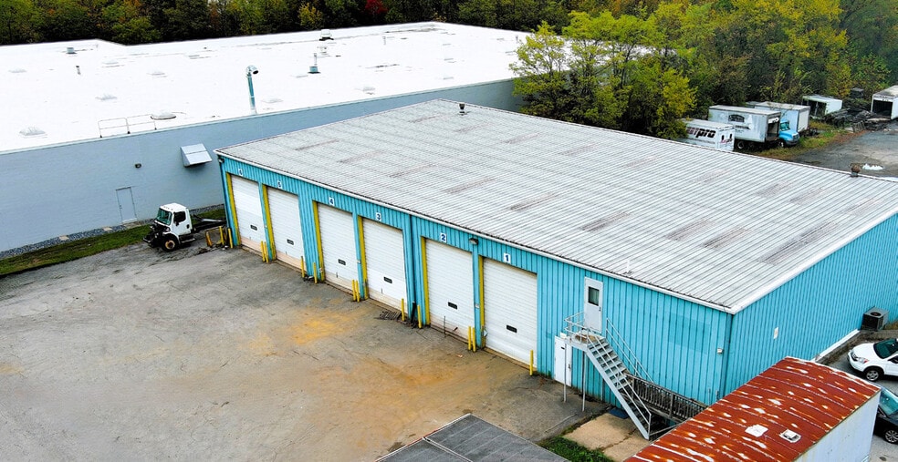 More Photos Of 7185-7189 Montevideo Rd, Jessup Service For Lease