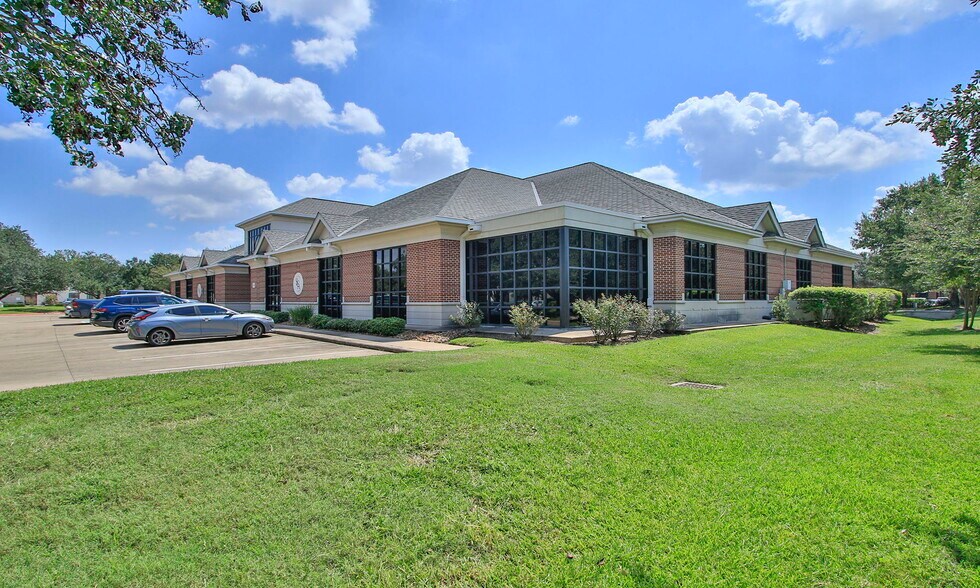 More Photos Of 12511 Emily Ct, Sugar Land Office For Sale