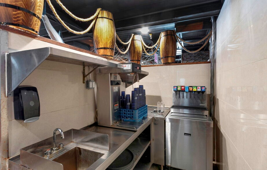 More Photos Of 2901 Tyrone Blvd, Saint Petersburg Restaurant For Sale