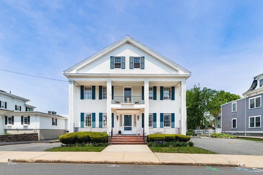 More Photos Of 4-6 Common St, Stoneham Storefront Retail Residential For Sale