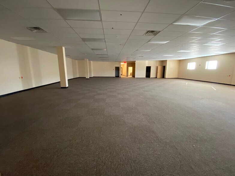 More Photos Of 3250 Robertson Rd, Tyler Office For Lease