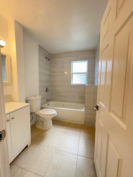 More Photos Of 2314 Polk St, Hollywood Apartments For Sale