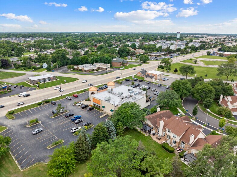 More Photos Of 980 W Lake St, Addison Restaurant For Sale