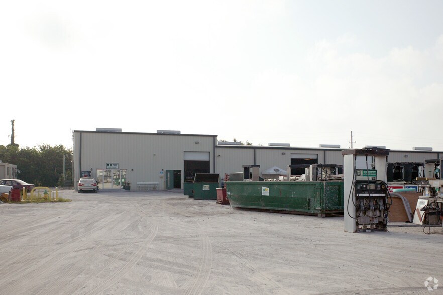 More Photos Of 10755 49th St N, Clearwater Manufacturing For Lease