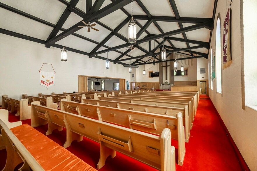 More Photos Of 856 S Green St, Wichita Religious Facility For Sale