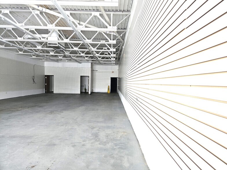 More Photos Of 3405-3419 E Genesee Ave, Saginaw Unknown For Lease