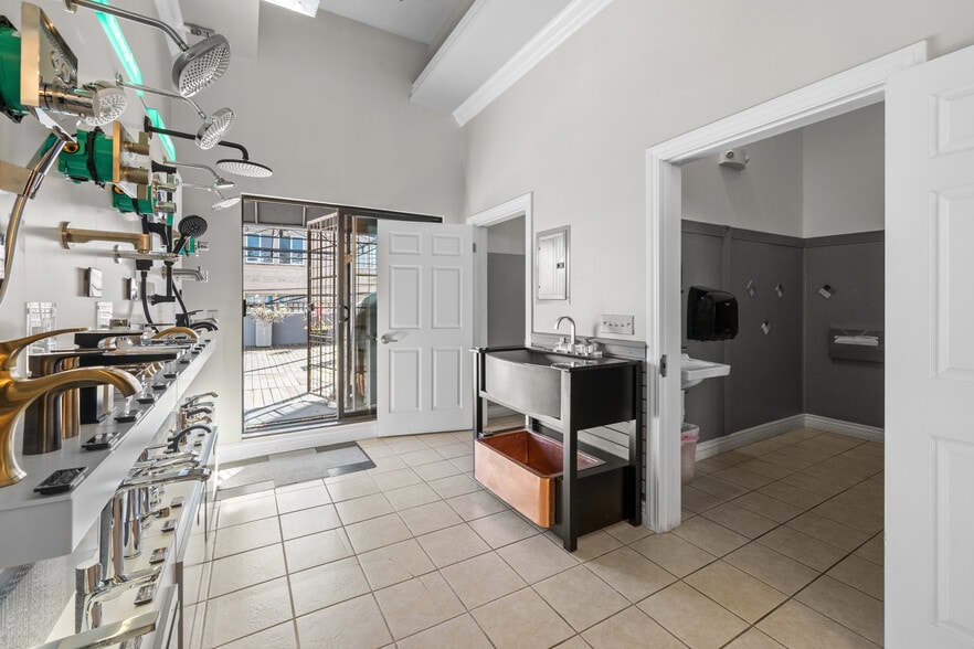 More Photos Of 423-435 Valencia St, San Francisco Freestanding For Sale