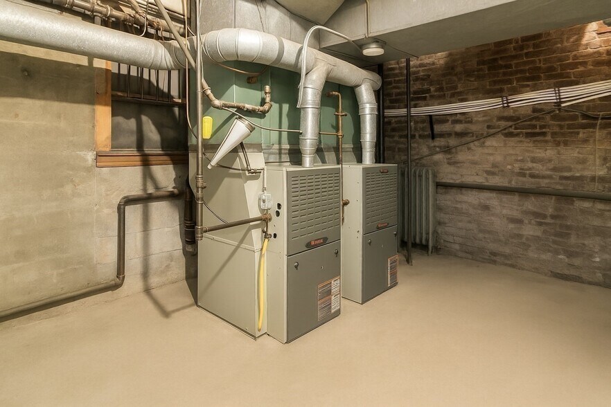 More Photos Of 464-468 Essex St @ Hampshire st, Lawrence Office For Sale