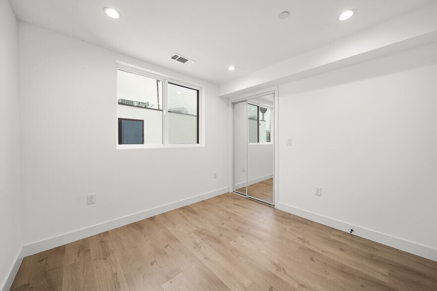 More Photos Of 171 S Hoover St, Los Angeles Apartments For Sale