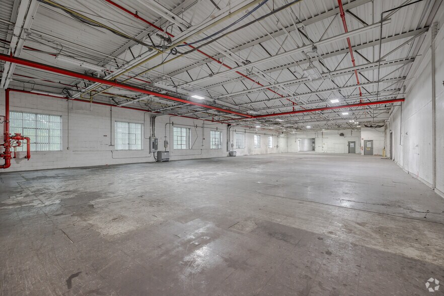 More Photos Of 755 New Ludlow Rd, South Hadley Warehouse For Lease