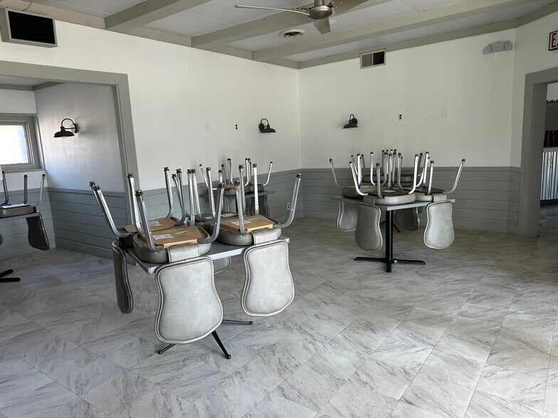 More Photos Of 220 Rand Rd, Lakemoor Restaurant For Lease