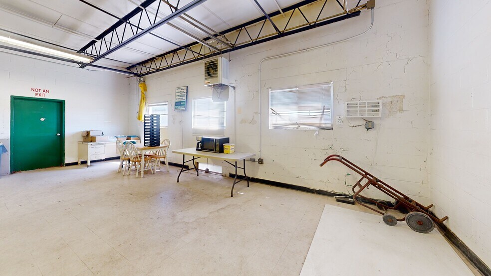 More Photos Of 502 Factory Ave, Ridgely Industrial For Sale