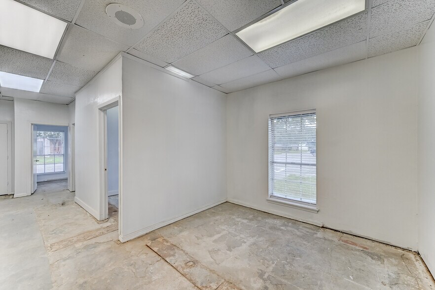 More Photos Of 14721 Pebble Bend Dr, Houston Medical For Lease