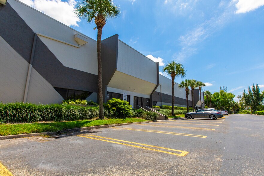More Photos Of 8800-8870 NW 24th Ter, Miami Warehouse For Lease